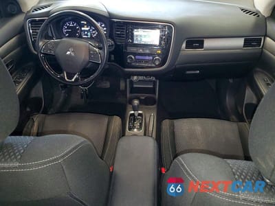 Zdjęcie 8 z 13 samochodu: 2016 MITSUBISHI OUTLANDER SE VIN:JA4AZ3A34GZ003276 - miniatura