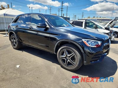 Czwarte zdjęcie samochodu z boku: 2021 MERCEDES-BENZ GLC 300 4MATIC VIN:W1N0G8EB1MV292702 - miniatura