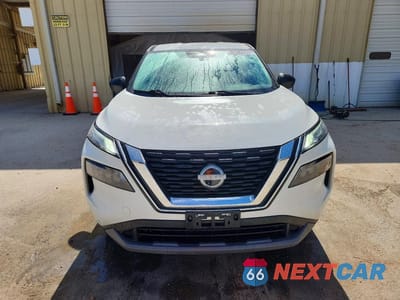 Piąte zdjęcie samochodu w środku: 2023 NISSAN ROGUE S VIN:5N1BT3AA6PC867190 - miniatura