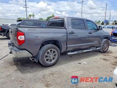Trzecie zdjęcie samochodu z tyłu: 2018 TOYOTA TUNDRA CREWMAX SR5 VIN:5TFEM5F17JX128672 - miniatura