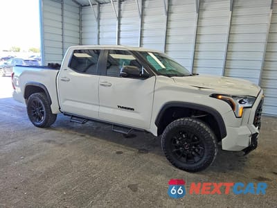 Czwarte zdjęcie samochodu z boku: 2024 TOYOTA TUNDRA SR5 VIN:5TFLA5DB1RX216706 - miniatura