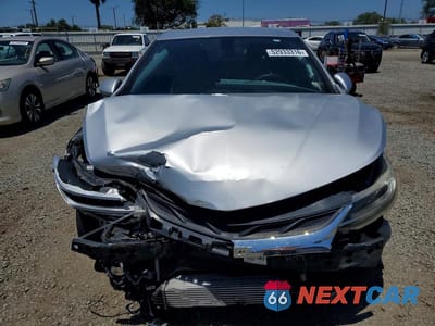 Piąte zdjęcie samochodu w środku: 2019 CHEVROLET CRUZE LT VIN:1G1BE5SM3K7145057 - miniatura