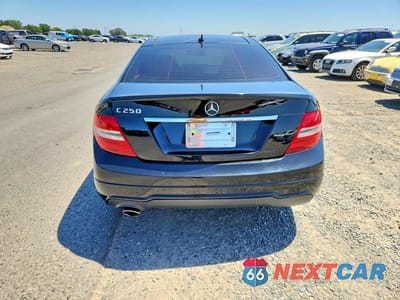 Zdjęcie 6 z 12 samochodu: 2014 MERCEDES-BENZ C 250 VIN:WDDGJ4HBXEG209078 - miniatura