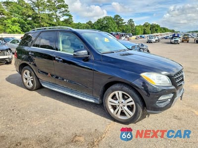 Czwarte zdjęcie samochodu z boku: 2015 MERCEDES-BENZ ML 250 BLUETEC VIN:4JGDA0EB8FA510202 - miniatura