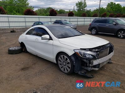 Czwarte zdjęcie samochodu z boku: 2018 MERCEDES-BENZ CLA 250 4MATIC VIN:WDDSJ4GB2JN514950 - miniatura