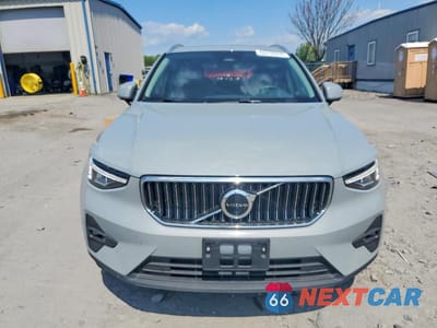 Piąte zdjęcie samochodu w środku: 2025 VOLVO XC40 PLUS VIN:YV4L12UE7S2599978 - miniatura