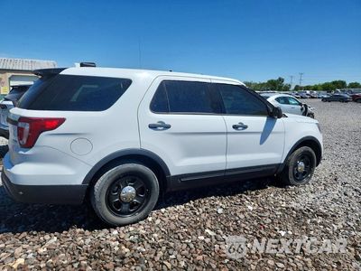 Trzecie zdjęcie samochodu z tyłu: 2017 FORD EXPLORER POLICE INTERCEPTOR VIN:1FM5K8AR5HGD65509 - miniatura