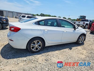 Trzecie zdjęcie samochodu z tyłu: 2017 CHEVROLET CRUZE LT VIN:3G1BE5SM3HS522013 - miniatura