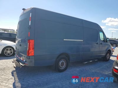 Trzecie zdjęcie samochodu z tyłu: 2019 MERCEDES BENZ SPRINTER 2500 DELIVERY VAN VIN:WD4PF1CD1KP151771 - miniatura