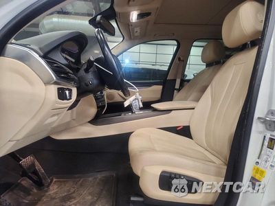 Zdjęcie 7 z 13 samochodu: 2016 BMW X5 XDR40E VIN:5UXKT0C58G0S78614 - miniatura