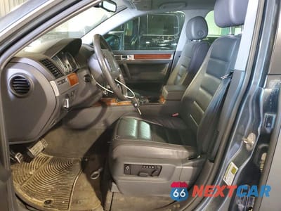 Zdjęcie 7 z 13 samochodu: 2007 VOLKSWAGEN TOUAREG V8 VIN:WVGZB77L17D056537 - miniatura