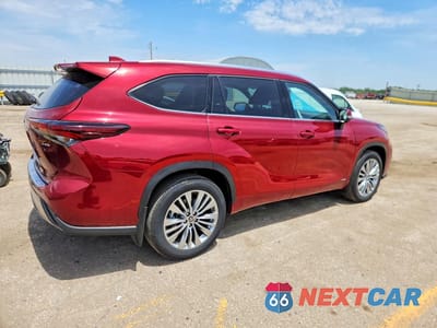Trzecie zdjęcie samochodu z tyłu: 2026 TOYOTA HIGHLANDER HYBRID PLATINUM VIN:5TDEBRCH0TS705145 - miniatura