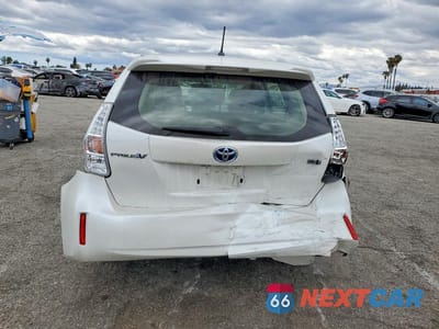Zdjęcie 6 z 12 samochodu: 2014 TOYOTA PRIUS V TWO VIN:JTDZN3EU4E3312401 - miniatura