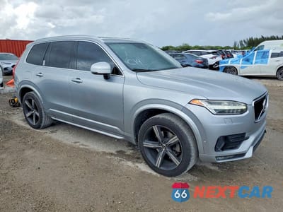 Czwarte zdjęcie samochodu z boku: 2018 VOLVO XC90 T5 VIN:YV4102KM7J1199640 - miniatura