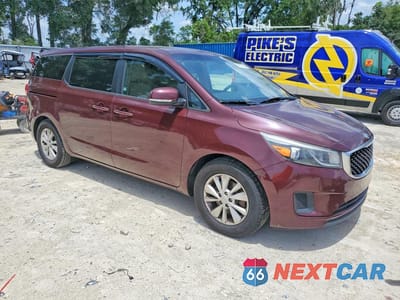 Czwarte zdjęcie samochodu z boku: 2017 KIA SEDONA LX VIN:KNDMB5C16H6226470 - miniatura