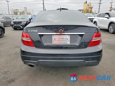 Zdjęcie 6 z 12 samochodu: 2013 MERCEDES-BENZ C 250 VIN:WDDGF4HB3DR259325 - miniatura