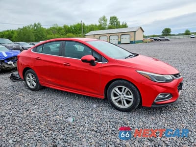 Czwarte zdjęcie samochodu z boku: 2017 CHEVROLET CRUZE LT VIN:1G1BE5SM4H7265474 - miniatura