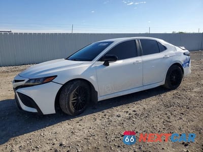2022 TOYOTA CAMRY SE 4T1G11AKXNU051101 - główne zdjęcie licytacji z USA - miniatura