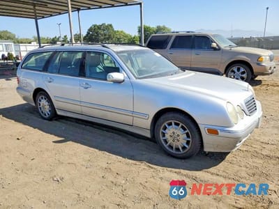 Czwarte zdjęcie samochodu z boku: 2001 MERCEDES-BENZ E 320 VIN:WDBJH65J01B276815 - miniatura