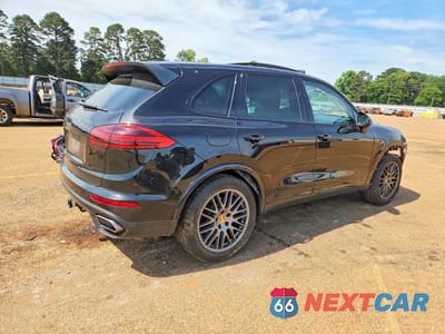 Trzecie zdjęcie samochodu z tyłu: 2017 PORSCHE CAYENNE VIN:WP1AA2A27HKA86600 - miniatura