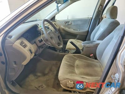 Zdjęcie 7 z 13 samochodu: 2001 HONDA ACCORD LX VIN:1HGCG554X1A014132 - miniatura