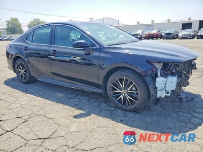Czwarte zdjęcie samochodu z boku: 2022 TOYOTA CAMRY HYBRID SE VIN:4T1G31AK2NU597885 - miniatura