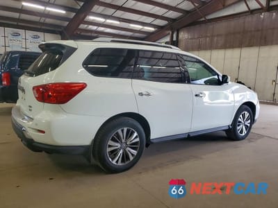 Trzecie zdjęcie samochodu z tyłu: 2017 NISSAN PATHFINDER SV VIN:5N1DR2MM7HC607860 - miniatura