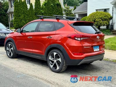 Trzecie zdjęcie samochodu z tyłu: 2016 HYUNDAI TUCSON LIMITED VIN:KM8J3CA26GU094705 - miniatura