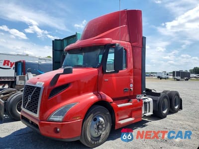 Drugie zdjęcie samochodu z przodu: 2022 VOLVO VNR SEMI TRUCK VIN:4V4WC9EG9NN301781 - miniatura