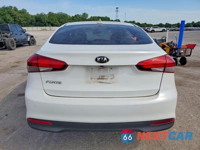 Zdjęcie 6 z 12 samochodu: 2018 KIA FORTE LX VIN:3KPFL4A74JE211005 - miniatura