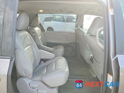 Zdjęcie 11 z 13 samochodu: 2018 TOYOTA SIENNA XLE 8-PASSENGER VIN:5TDYZ3DC8JS910525 - miniatura