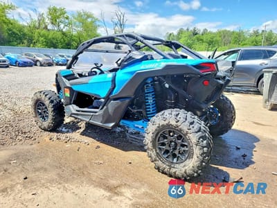 Trzecie zdjęcie samochodu z tyłu: 2023 CAN-AM MAVERICK X3 UTILITY VEHICLE VIN:3JBVGAY41PE000852 - miniatura