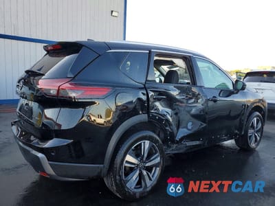Trzecie zdjęcie samochodu z tyłu: 2026 NISSAN ROGUE SL VIN:5N1BT3CB1TC774917 - miniatura