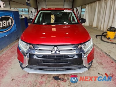 Piąte zdjęcie samochodu w środku: 2018 MITSUBISHI OUTLANDER SE VIN:JA4AZ3A39JZ053467 - miniatura