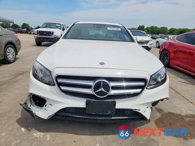 Piąte zdjęcie samochodu w środku: 2020 MERCEDES-BENZ E 350 VIN:W1KZF8DB4LA815404 - miniatura
