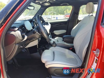 Zdjęcie 7 z 12 samochodu: 2023 MINI COOPER S VIN:WMW53DK0XP2T69204 - miniatura