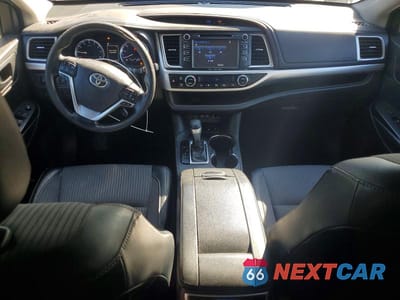 Zdjęcie 8 z 13 samochodu: 2017 TOYOTA HIGHLANDER LE PLUS VIN:5TDBZRFH0HS420043 - miniatura