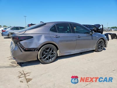 Trzecie zdjęcie samochodu z tyłu: 2021 TOYOTA CAMRY XSE VIN:4T1K31AK9MU561524 - miniatura