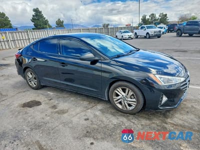 Czwarte zdjęcie samochodu z boku: 2019 HYUNDAI ELANTRA SEL VIN:5NPD84LF2KH463944 - miniatura