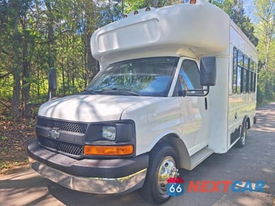 Drugie zdjęcie samochodu z przodu: 2009 CHEVROLET EXPRESS G3500 VIN:1GBJG31K891112686 - miniatura