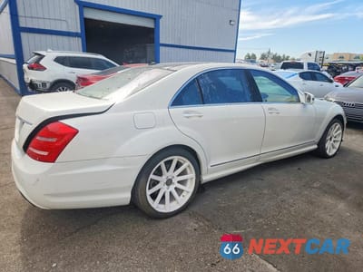 Trzecie zdjęcie samochodu z tyłu: 2012 MERCEDES-BENZ S 550 VIN:WDDNG7DB4CA421746 - miniatura