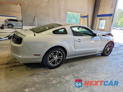 Trzecie zdjęcie samochodu z tyłu: 2013 FORD MUSTANG VIN:1ZVBP8AM9D5260536 - miniatura