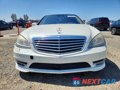 Piąte zdjęcie samochodu w środku: 2013 MERCEDES-BENZ S 550 VIN:WDDNG7DB8DA502525 - miniatura