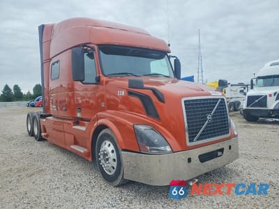 2013 VOLVO VN VNL - SEMI TRUCK 4V4NC9EH9DN140433 - główne zdjęcie licytacji z USA - miniatura