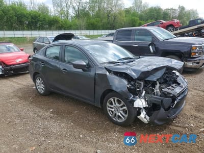 Czwarte zdjęcie samochodu z boku: 2017 TOYOTA YARIS IA BASE VIN:3MYDLBYV4HY174242 - miniatura
