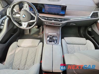 Zdjęcie 8 z 13 samochodu: 2025 BMW X7 XDRIVE40I VIN:5UX23EM09S9Z32573 - miniatura