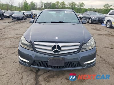 Piąte zdjęcie samochodu w środku: 2013 MERCEDES-BENZ C 300 4MATIC VIN:WDDGF8AB7DR279479 - miniatura