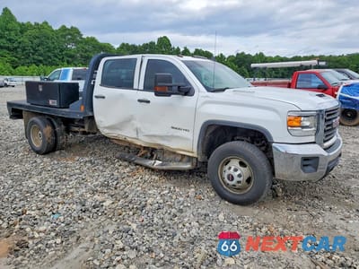 Czwarte zdjęcie samochodu z boku: 2018 GMC SIERRA K3500 VIN:1GD42VCY9JF155098 - miniatura