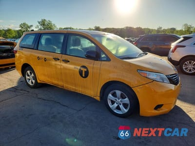 Czwarte zdjęcie samochodu z boku: 2017 TOYOTA SIENNA L 7-PASSENGER VIN:5TDZZ3DC1HS856239 - miniatura
