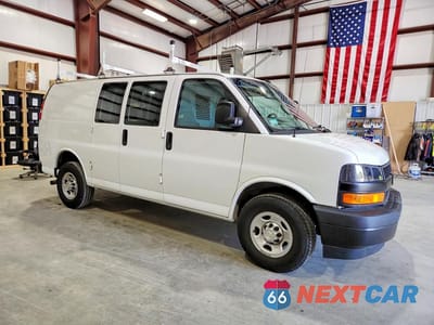 Czwarte zdjęcie samochodu z boku: 2020 CHEVROLET EXPRESS G2500 VIN:1GCWGAFP8L1275212 - miniatura